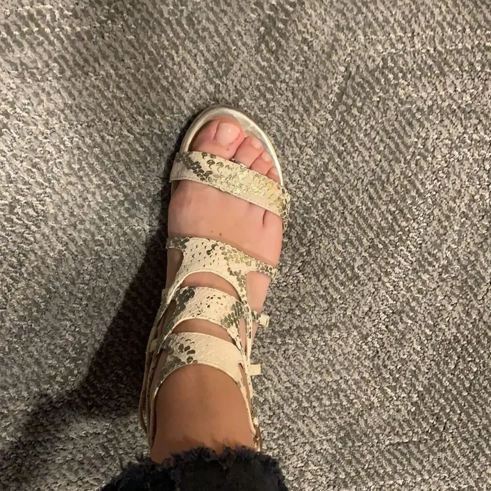 Vince Camuto “Hosanna” Sandal Size 7